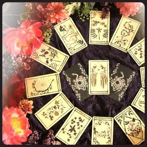 Tarot card readings !